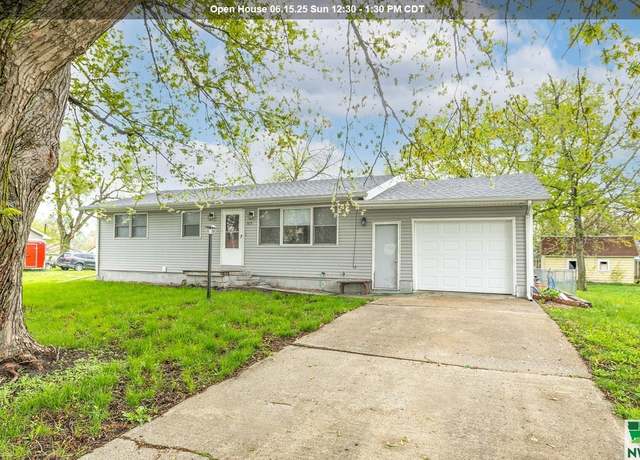 Property at 617 14th St, Onawa, IA 51040, 3 beds, 1 bath