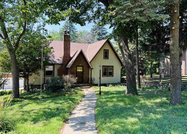 Property at 2405 E Solway St, Sioux City, IA 51104, 3 beds, 2 baths