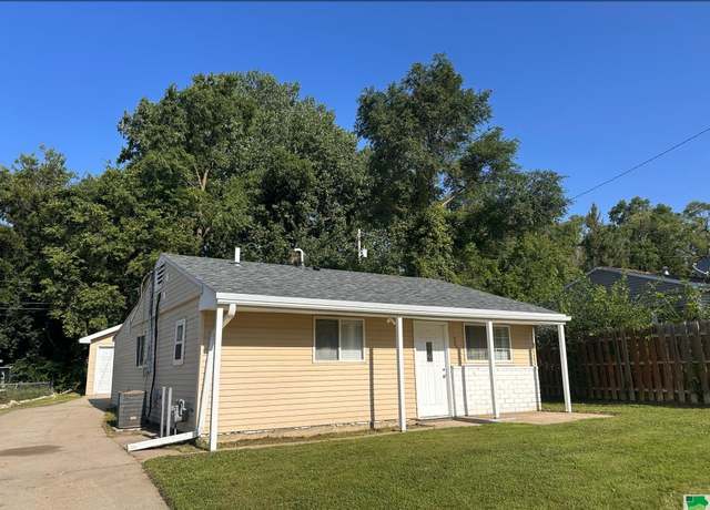 Property at 909 Alice St, Sioux City, IA 51105, 3 beds, 1 bath