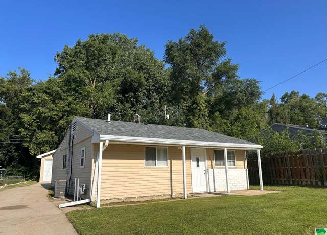 Property at 909 Alice St, Sioux City, IA 51105, 3 beds, 1 bath