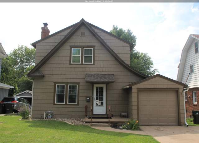 Property at 3131 Grandview Blvd, Sioux City, IA 51104, 3 beds, 1.5 baths