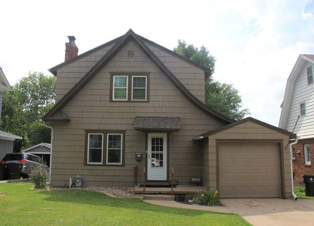 Property at 3131 Grandview Blvd, Sioux City, IA 51104, 3 beds, 1.5 baths