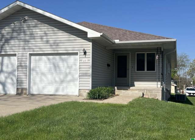 Property at 221 3rd Ave Ave SE, Lemars, IA 51031, 2 beds, 2 baths
