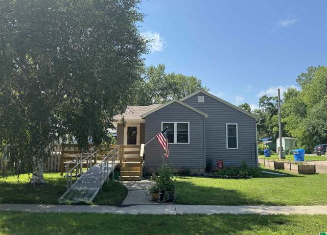 Property at 310 W Cedar St, Vermillion, SD 57069, 1 bed, 1 bath