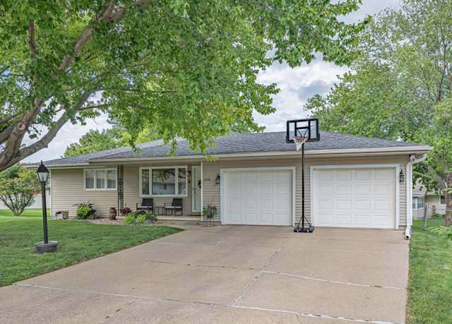 Property at 2720 Oleander Ct, Sioux City, IA 51106, 3 beds, 2.5 baths