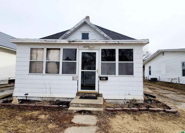Property at 4328 Polk St, Sioux City, IA 51108, 2 beds, 1 bath