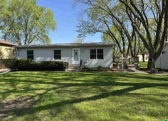 Property at 213 & 215 Cedar St, Storm Lake, IA 50588, 3 beds, 1 bath