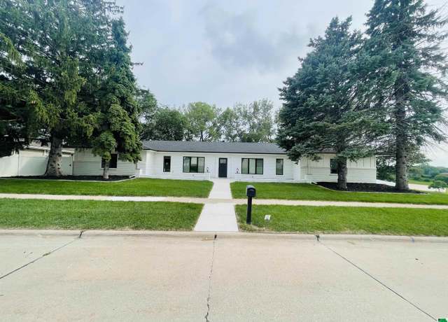 Property at 4200 Natalia Way, Sioux City, IA 51106, 6 beds, 3.5 baths
