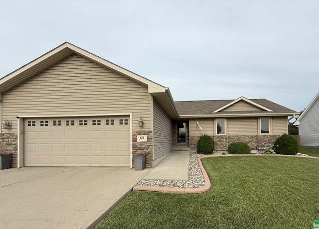 Property at 614 North 7th St, Dakota City, NE 68731, 5 beds, 3 baths