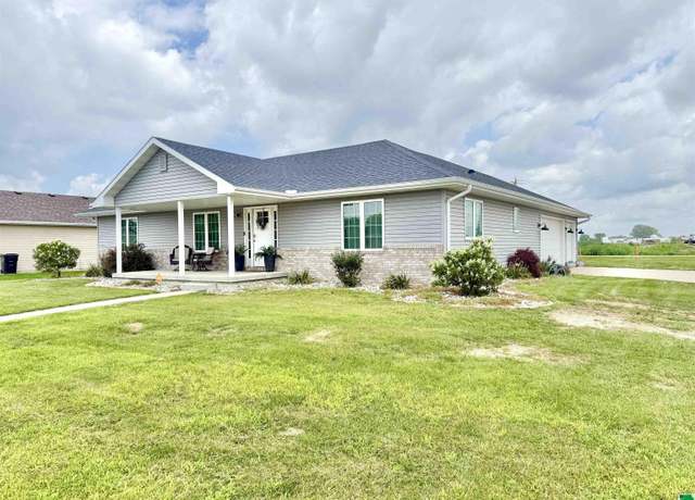 Property at 1302 Clairmont Cir, Sergeant Bluff, IA 51054, 3 beds, 2.5 baths
