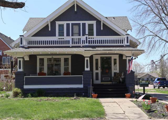 Property at 221 2nd Ave Ave NE, Sioux Center, IA 51250, 5 beds, 2 baths