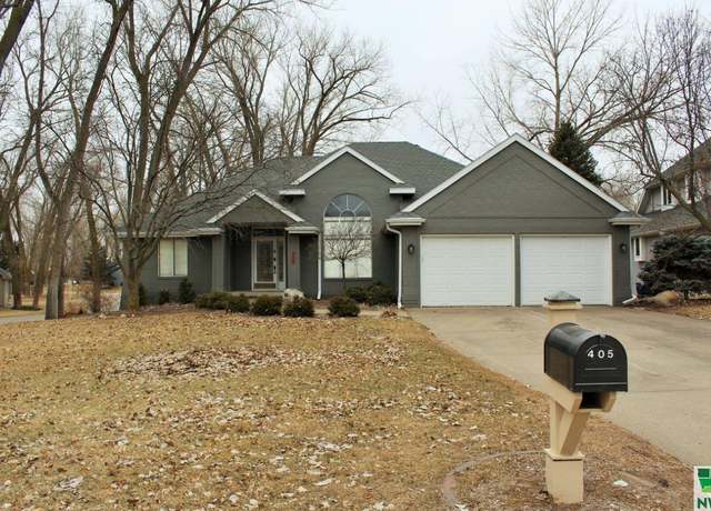 Property at 405 N Royal Troon Dr, Dakota Dunes, SD 57049, 4 beds, 3 baths