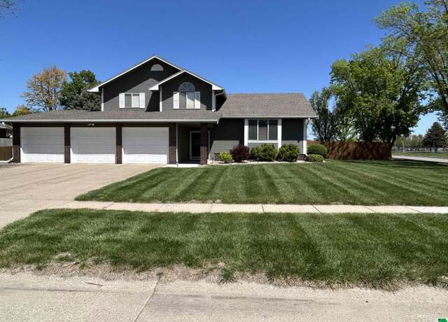Property at 325 Regency Ct, South Sioux City, NE 68776, 3 beds, 2.5 baths