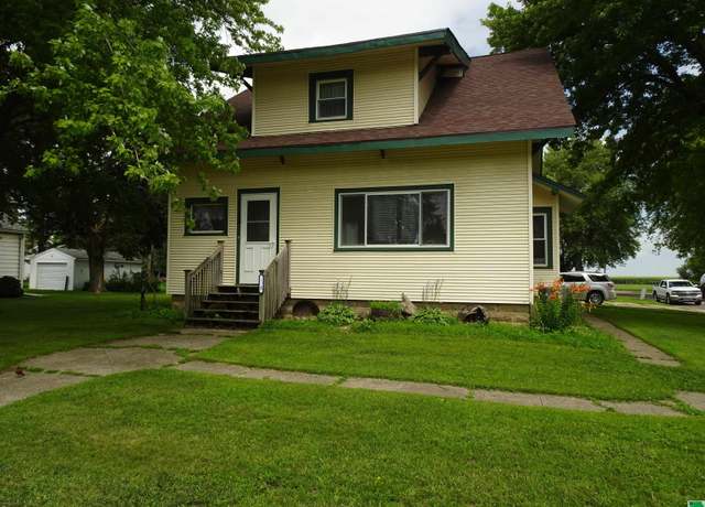 Property at 112 E 7th St, Sanborn, IA 51248, 4 beds, 2 baths