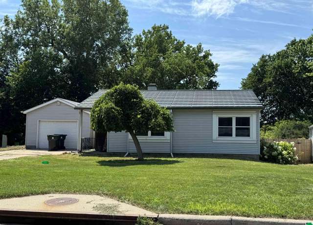 Property at 3325 Nebraska St, Sioux City, IA 51104, 2 beds, 1 bath