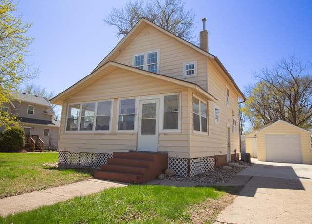 Property at 207 S Park St, Inwood, IA 51240, 3 beds, 1.5 baths