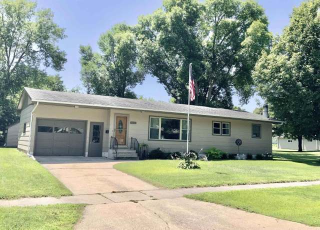 Property at 507 3rd Ave Ave NW, Pocahontas, IA 50574, 3 beds, 2 baths