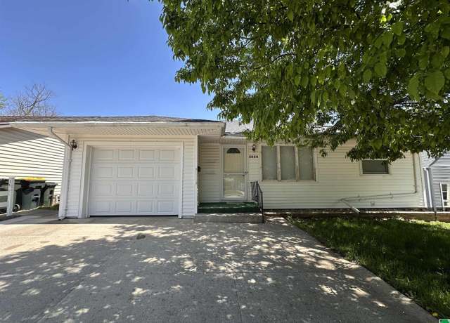 Property at 2820 S Glass St, Sioux City, IA 51106, 2 beds, 2 baths