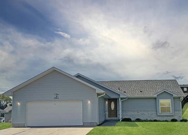 Property at 474 Valley Dr, Hinton, IA 51024, 2 beds, 2 baths