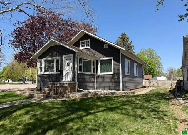 Property at 209 3rd St St NE, Orange City, IA 51041, 3 beds, 2 baths