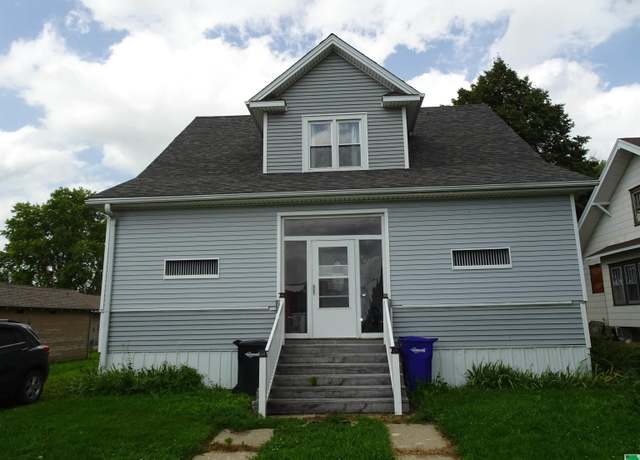 Property at 106 E 4th St, Sanborn, IA 51248, 3 beds, 2 baths
