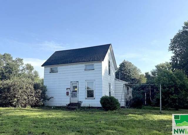 Property at 927 W Main St, Vermillion, SD 57069, 3 beds, 1 bath
