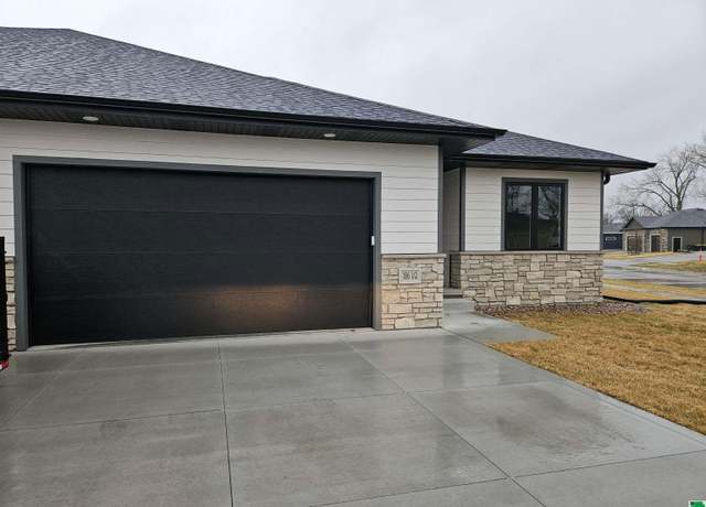 Property at 186 1/2 N Canterbury Cir, No. Sioux City, SD 57049, 2 beds, 2 baths