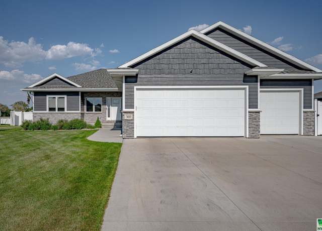 Property at 502 Kingston Cir, Sergeant Bluff, IA 51054, 5 beds, 3 baths