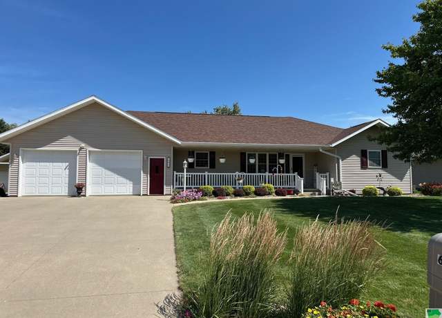 Property at 602 E 3rd St, Sanborn, IA 51248, 3 beds, 3 baths