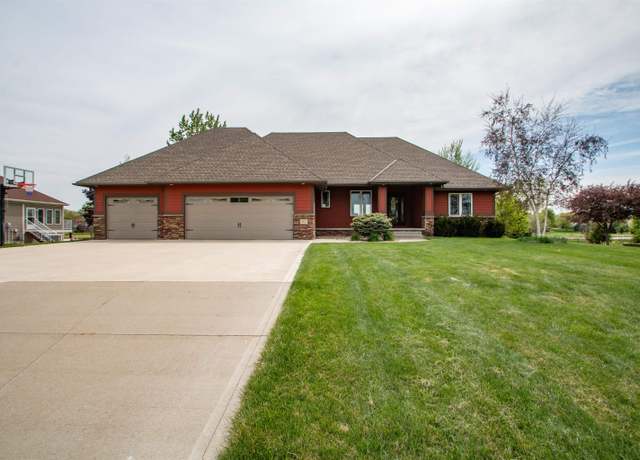 Property at 802 Brookside Dr, Jefferson, SD 57028, 4 beds, 3 baths
