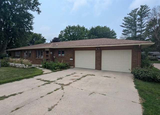 Property at 1165 S Main Ave, Sioux Center, IA 51250, 3 beds, 2.5 baths