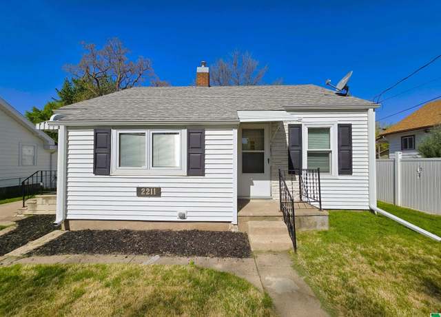 Property at 2211 S Alice St, Sioux City, IA 51106, 2 beds, 1 bath