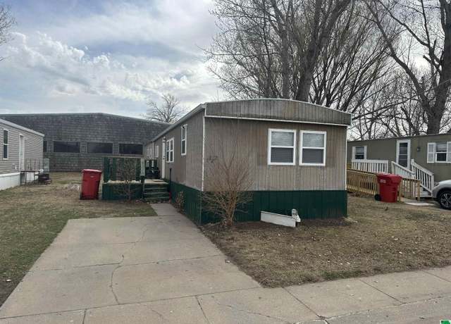 Property at 1222 Westgate Dr, Vermillion, SD 57069, 3 beds, 1.5 baths