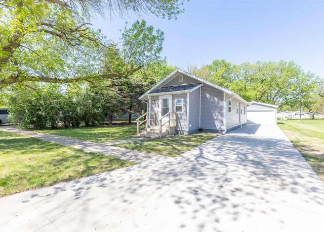 Property at 712 4th St, Onawa, IA 51040, 2 beds, 2 baths