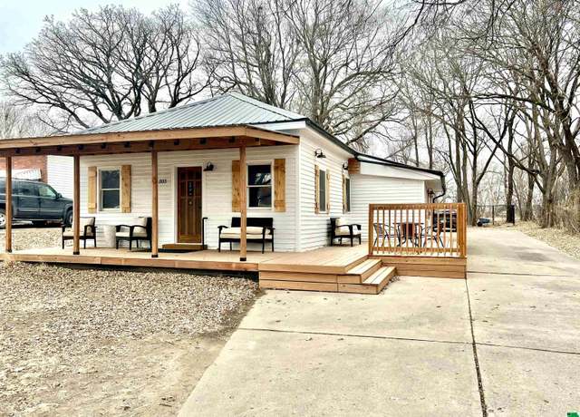 Property at 303 W Dartmouth St, Vermillion, SD 57069, 2 beds, 1 bath