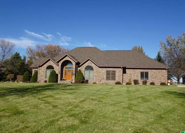 Property at 1411 Rainbow Dr, Sheldon, IA 51201, 3 beds, 3.5 baths