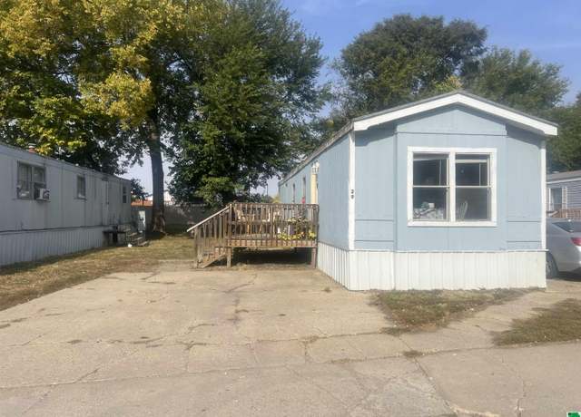 Property at 447 N Plum #29 St, Vermillion, SD 57069, 2 beds, 1 bath