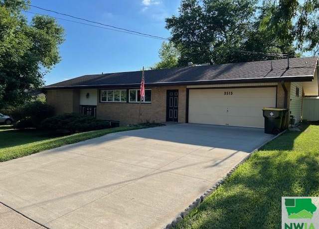 Property at 3515 Lindenwood St, Sioux City, IA 51104, 4 beds, 2 baths