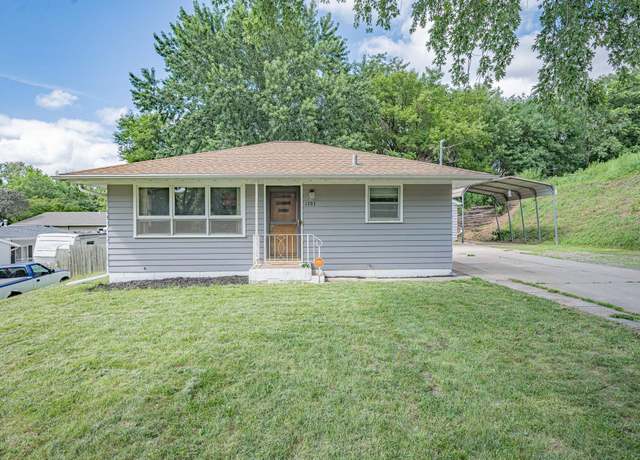 Property at 1703 35th St, Sioux City, IA 51104, 2 beds, 2 baths