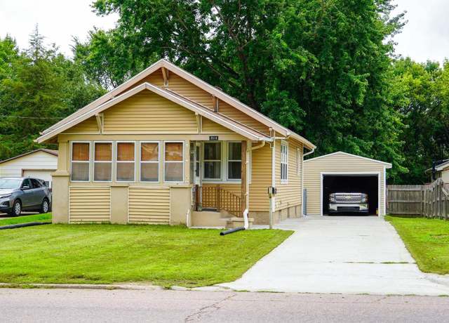 Property at 3516 Floyd Blvd, Sioux City, IA 51108, 2 beds, 1 bath