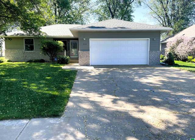 Property at 212 Regency Pkwy, South Sioux City, NE 68776, 2 beds, 2 baths