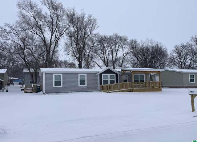 Property at 1818 Ave K, Hawarden, IA 51023, 3 beds, 2 baths