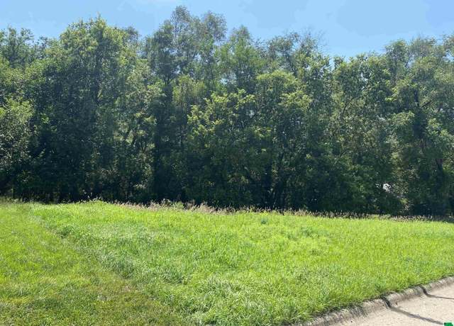 Property at 316 W 35th St, Sioux City, IA 51104