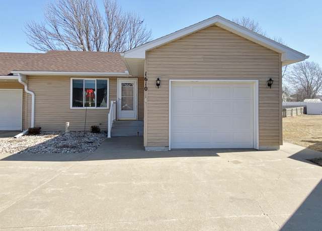 Property at 1610 Sunset Dr, Lemars, IA 51031, 2 beds, 2 baths