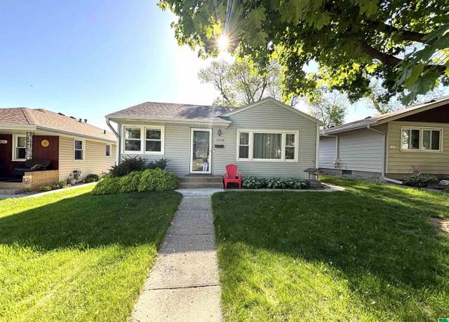 Property at 1828 S Lemon St, Sioux City, IA 51106, 2 beds, 1 bath