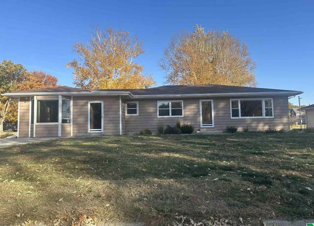 Property at 416 Willow St, Aurelia, IA 51005, 3 beds, 1.5 baths