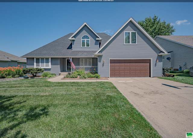Property at 4901 Singing Hills Blvd, Sioux City, IA 51106, 4 beds, 3.5 baths