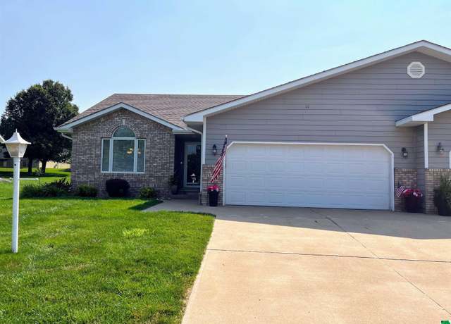 Property at 3448 Glen Oaks Blvd, Sioux City, IA 51104, 3 beds, 3 baths