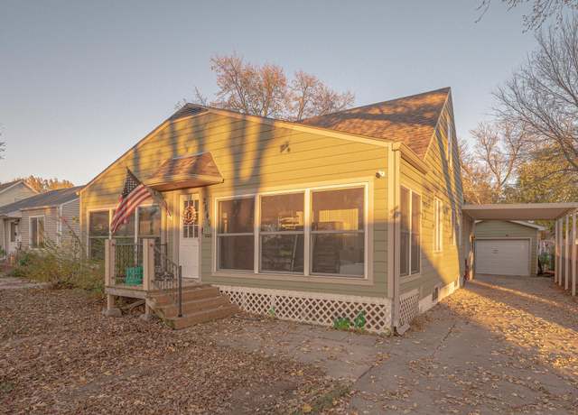 Property at 2640 S Paxton St, Sioux City, IA 51106, 3 beds, 2 baths