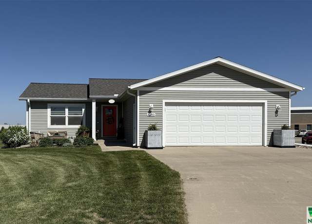 Property at 1285 8th Ave Circle Ave NE, Sioux Center, IA 51250, 3 beds, 2 baths